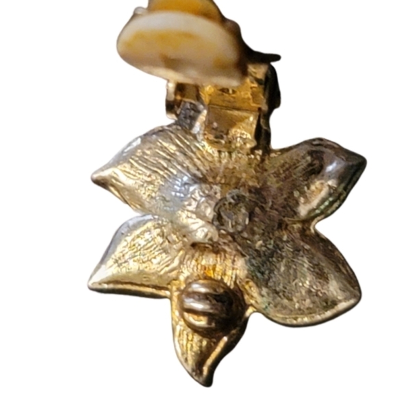 VINTAGE Victorian white clipon earrings rhinestone Gold tone - Picture 4 of 5